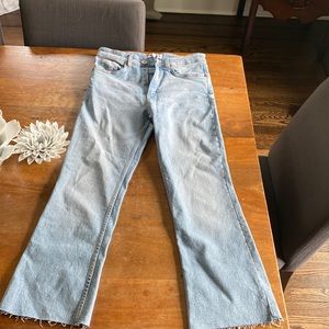 I am selling these light wash blue jeans from zara in a size 6.